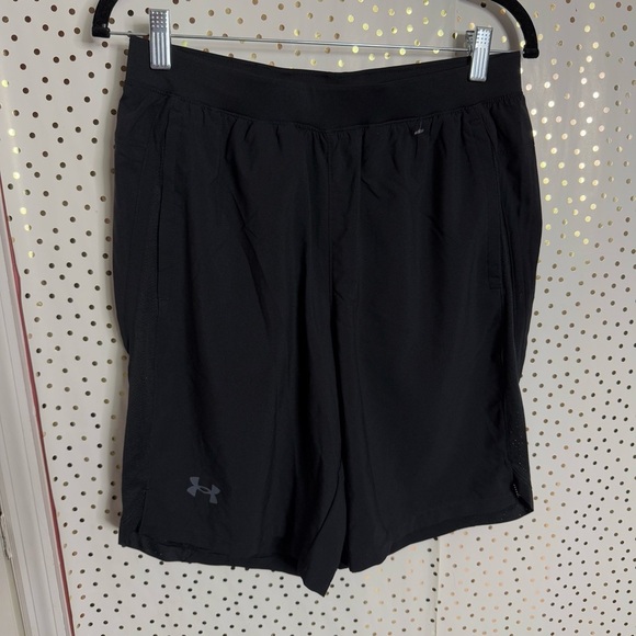 Under Armour Black Athletic Shorts Performance Fit - Picture 1 of 6
